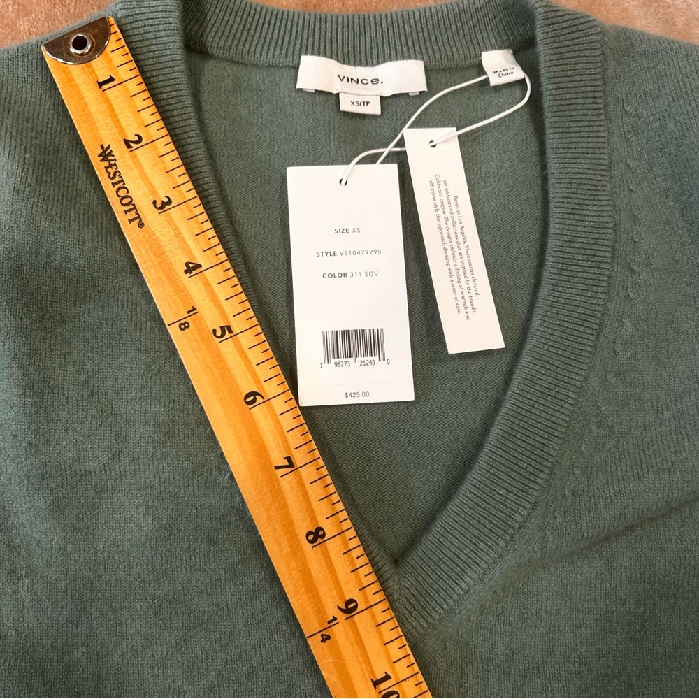 Vince sweater cashmere wool women’s size XS green v neck pullover soft luxury - Picture 12 of 16
